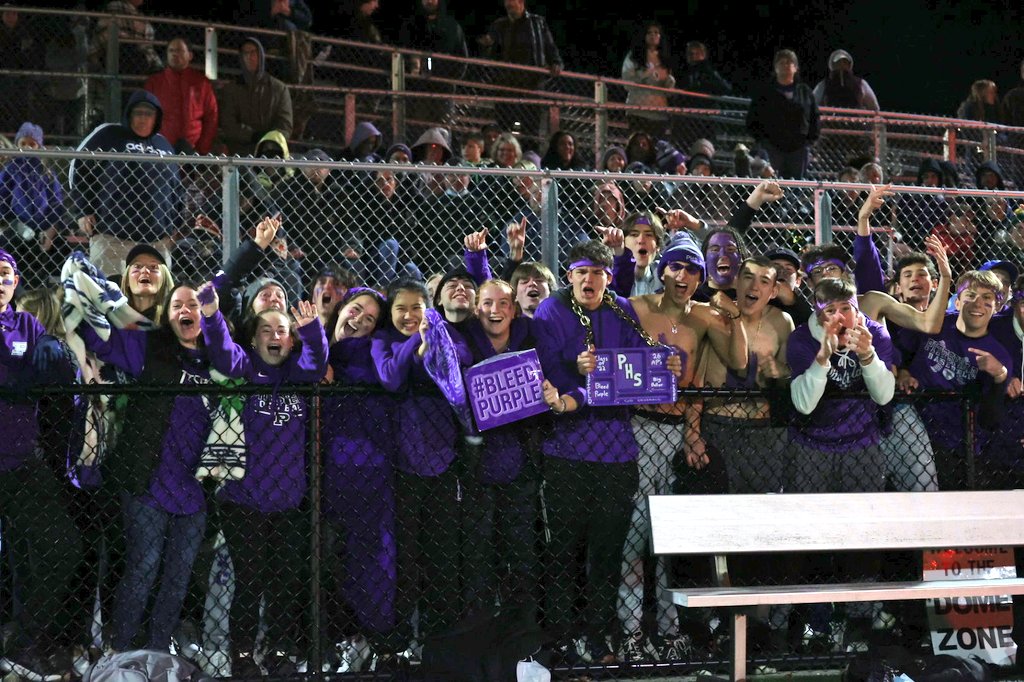 WalshWrites89's tweet photo. FINAL: Pittsfield 50, Taconic 14.
Generals win their sixth straight game. https://t.co/wePSqWcun5
