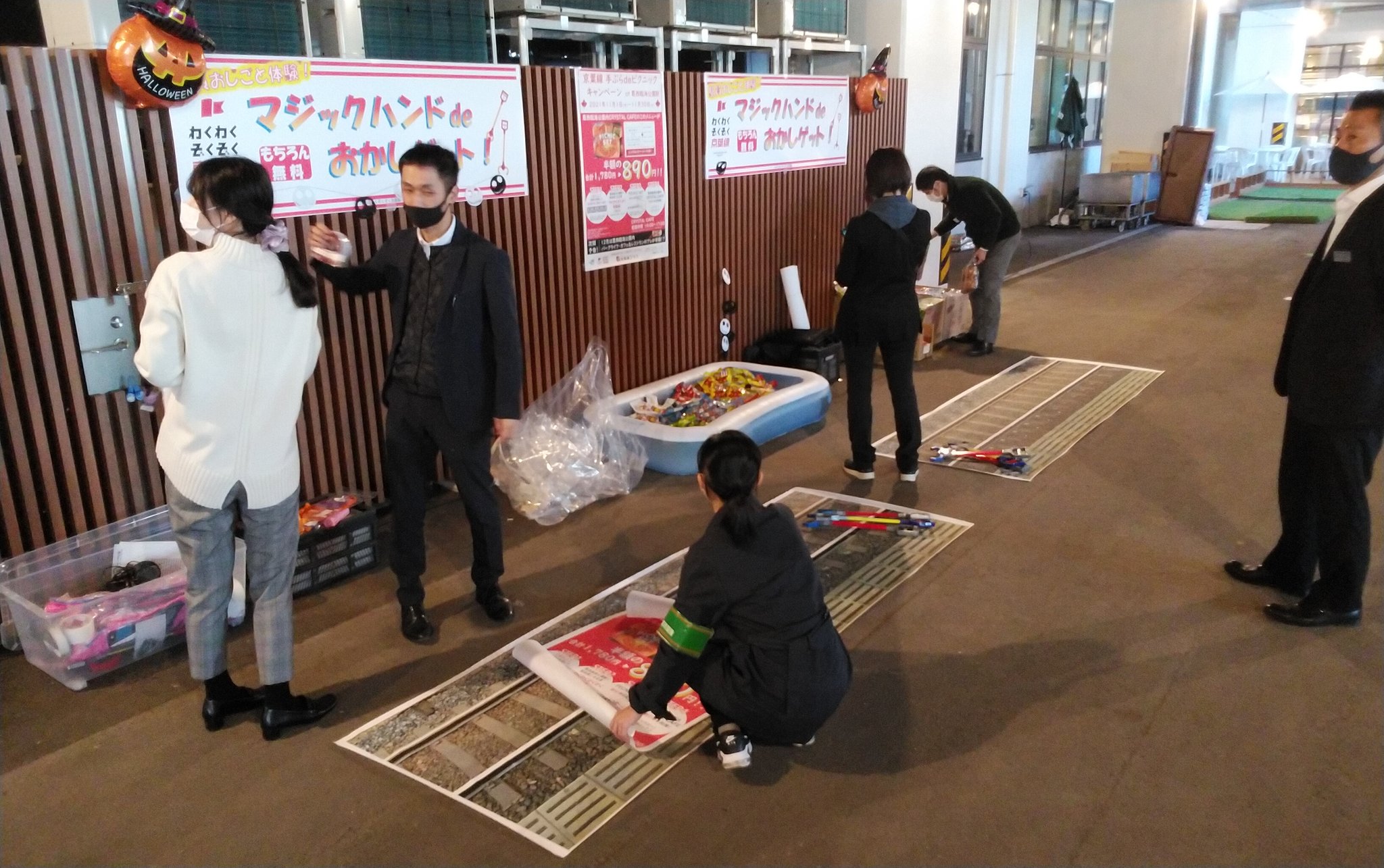 Jr東日本千葉支社 房総発見電 公式 葛西臨海公園駅イベント準備中 マザー牧場 からウサギとモルモットがやってきたよ 10時半からはじまるよ みんな待ってるケイ うさモルタッチ 犬塚ケイ わくわくぞくぞく京葉線 T Co Lxpushaers