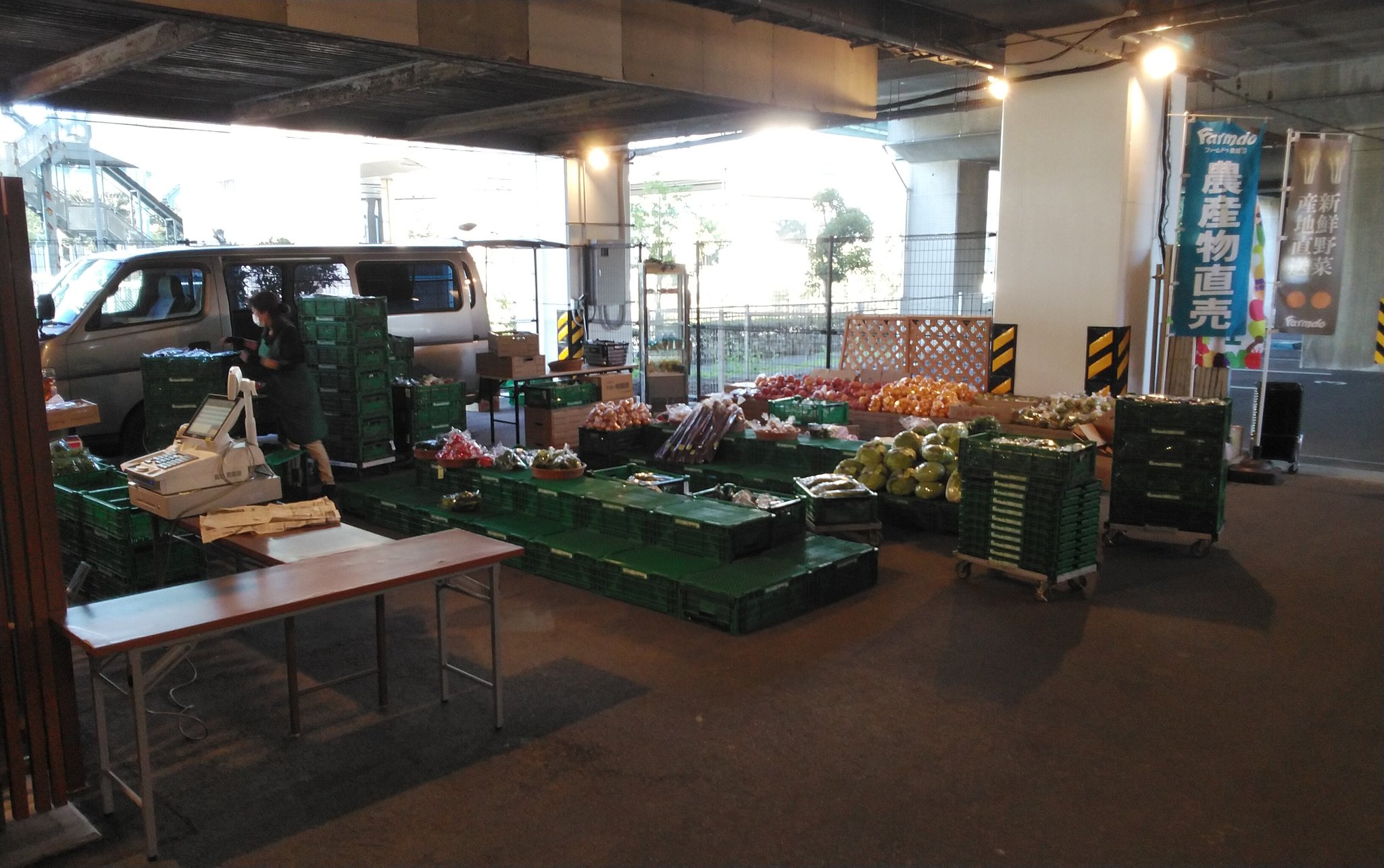 Jr東日本千葉支社 房総発見電 公式 葛西臨海公園駅イベント準備中 マザー牧場 からウサギとモルモットがやってきたよ 10時半からはじまるよ みんな待ってるケイ うさモルタッチ 犬塚ケイ わくわくぞくぞく京葉線 T Co Lxpushaers