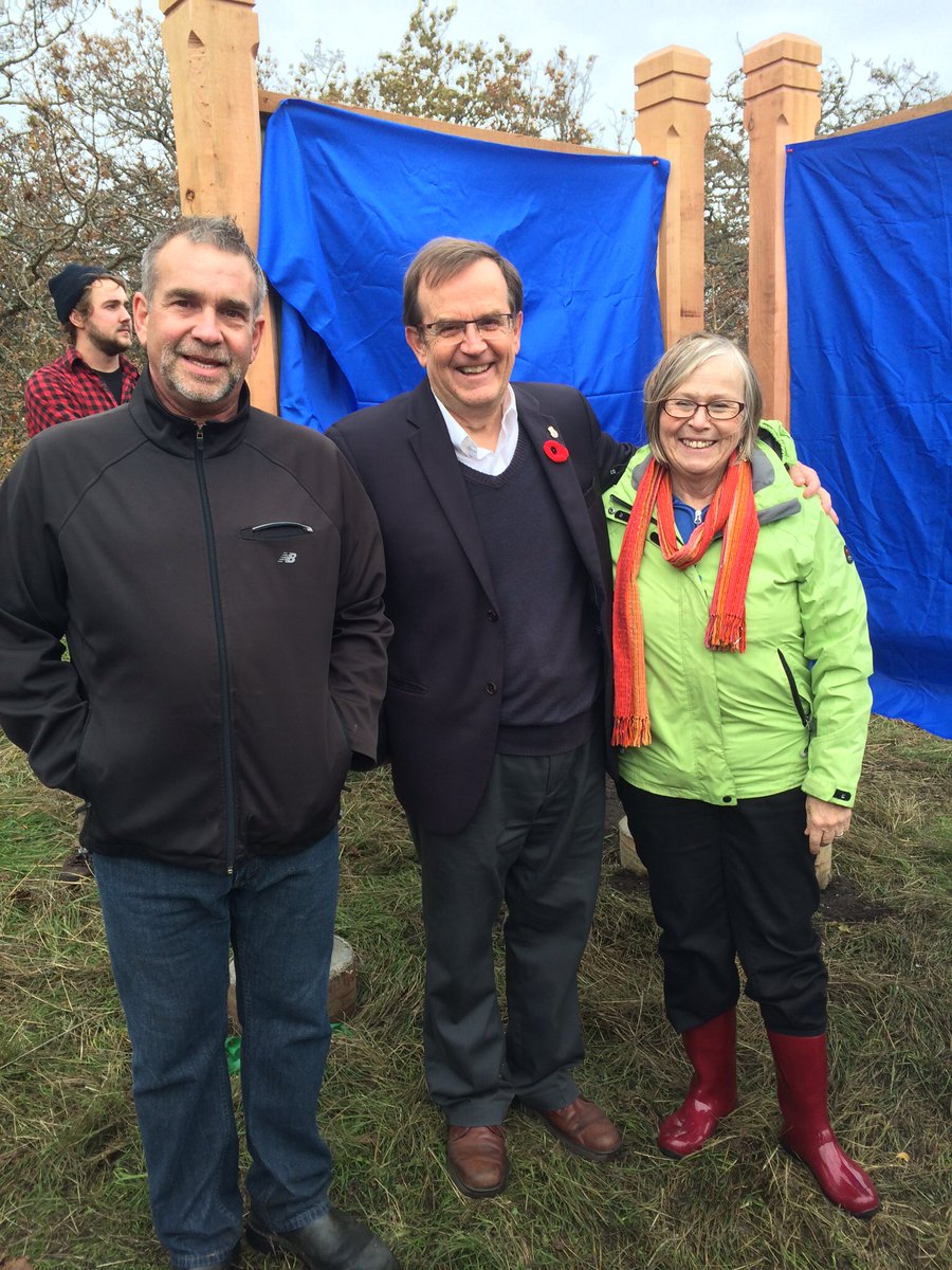 MichelleKOakBay's tweet photo. It was so good to remember Nils with the stories from his son Nicholas of his unwavering enthusiasm and eternal optimism. We pretended to suffer, but we all really loved that about him. Here’s evidence from #TreeAppreciationDay 2014 with Chris Hyde-Laye and Margaret Lidkea. 🤗🤗 https://t.co/sPHsWT3Lkl