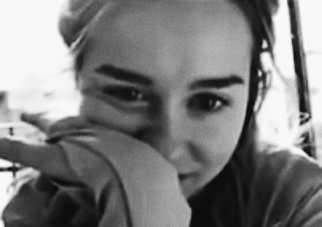 luiremelia's tweet photo. llego tarde pero aun a tiempo, feliz cumpleaños a esta personica <3 https://t.co/3NbPNtg438
