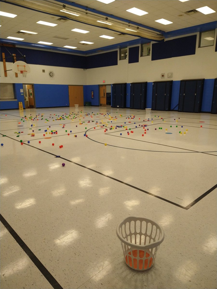 Super sorter instant activity was a big hit. Each basket has a different color spot for sorting. Thanks <a href="/pe4everykid/">Mike Graham</a> for the idea! #PhysEd