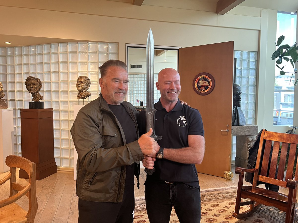 Schwarzenegger's tweet photo. Great to see you my friend! https://t.co/x7fyR61Bwm