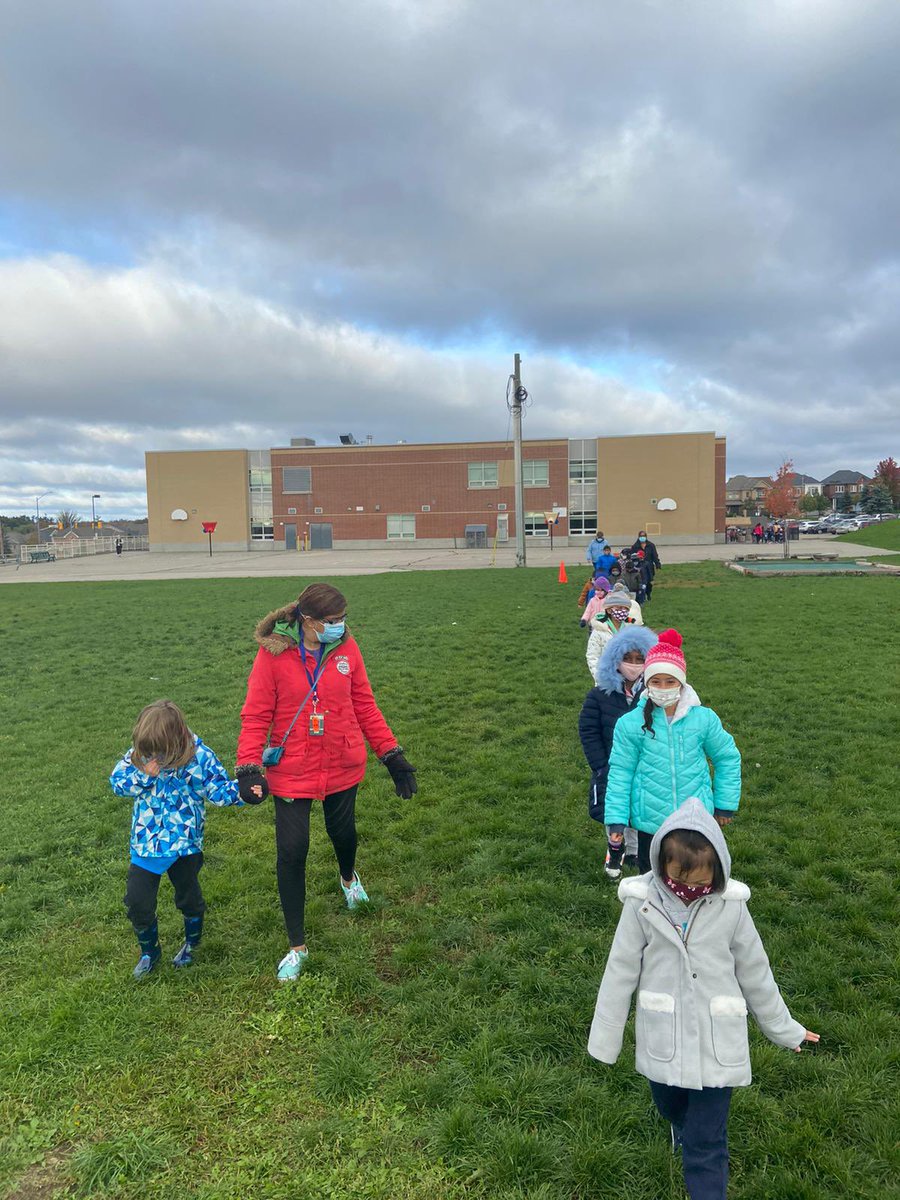 More #TerryFox walk pics from today. Thanks to Mrs. Bethune and the Terry Team for all their hard work to prepare for today. <a href="/TerryFoxCanada/">Terry Fox Foundation</a>