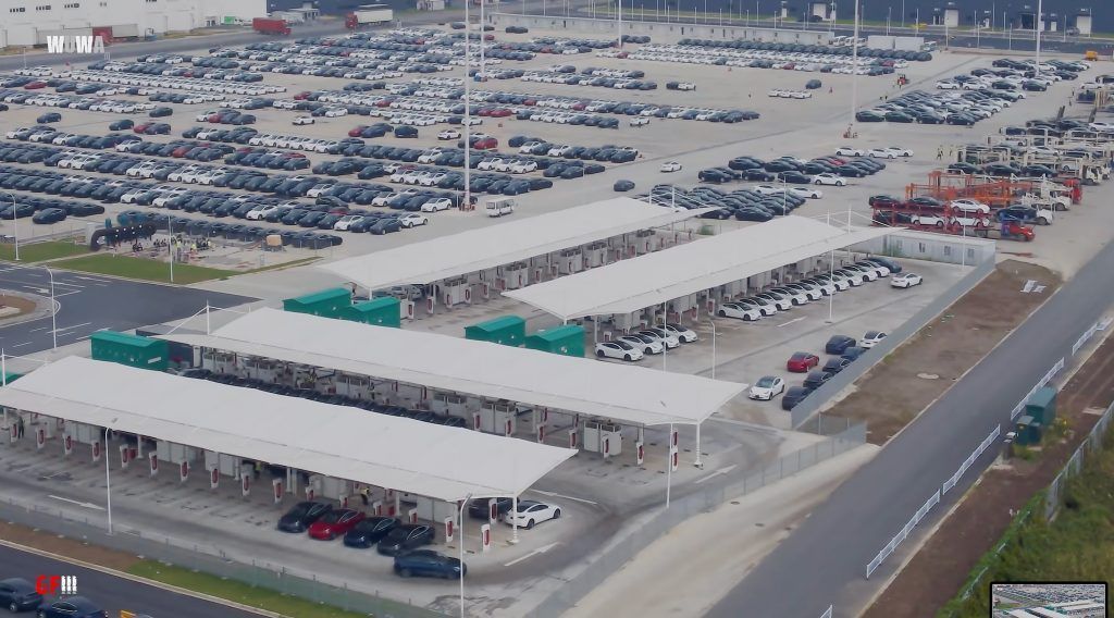 Tesla Gigafactory Shanghai is as busy as ever as Model Y orders open in UK. snip.ly/mnbgdf #ev #evnews #evcharging