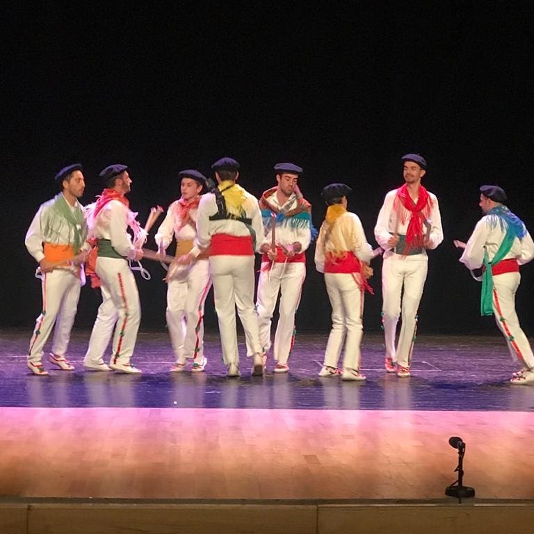 balldebastons's tweet photo. Petits detalls d'una primera jornada que ens deixa records únics.
Demà més i millor! 💪🏻😍💜
VISCA EL BALL DE BASTONS! ARA I SEMPRE!
#congresbdb #bdb #balldebastons @Adifolk_oficial @cultpopular_cat @AjuntamentSalou https://t.co/zoKFD3VO45