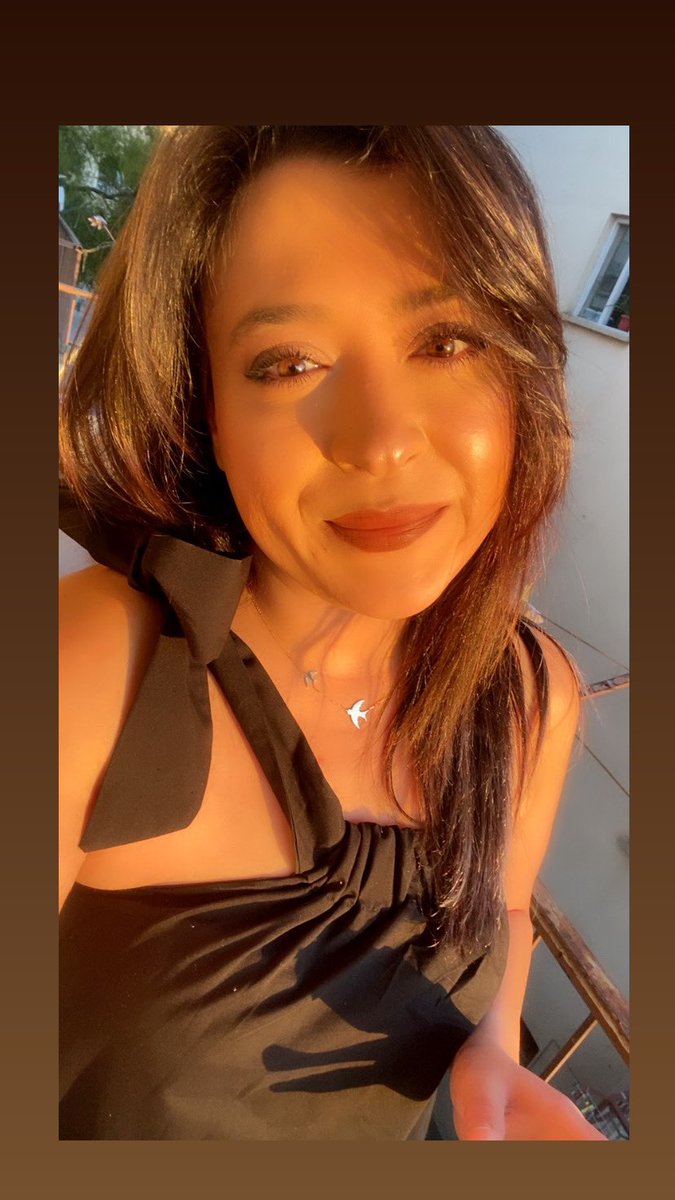 asimavi061's tweet photo. Anı yaşamak bazen 🖤 https://t.co/WVEh9sqMOV