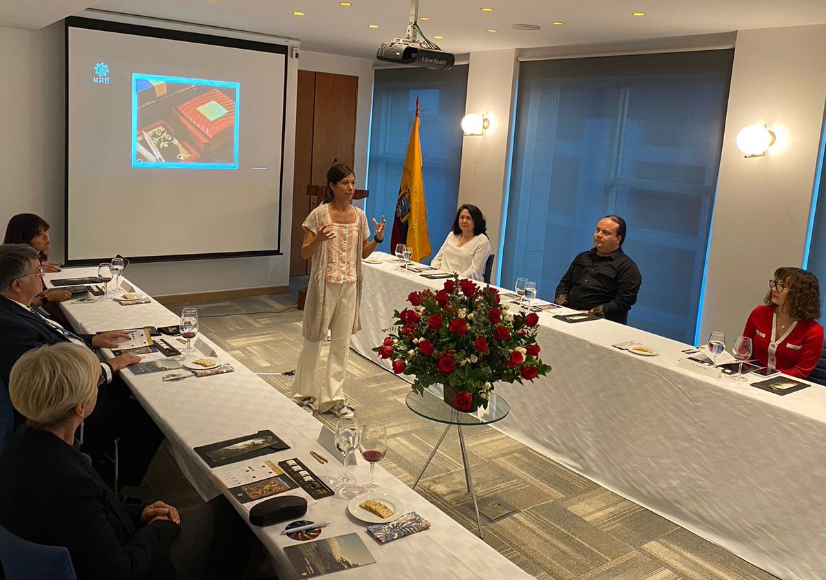 Embajada del Ecuador en Chile tweet media