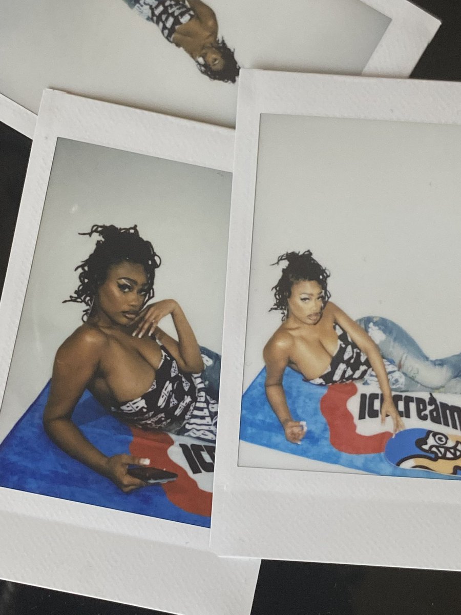 TonaeLee's tweet photo. Custom @bbcicecream Bustier 🔥
@SFStylings x @PSRFSTREETWEAR.
#StyleFanaticStylings
#POORSTYLERICHFASHION.
Book your next custom piece with the team! DIY UPCYCLING Services Available: https://t.co/XxWNIyUnVe https://t.co/IYZj8X2m1O