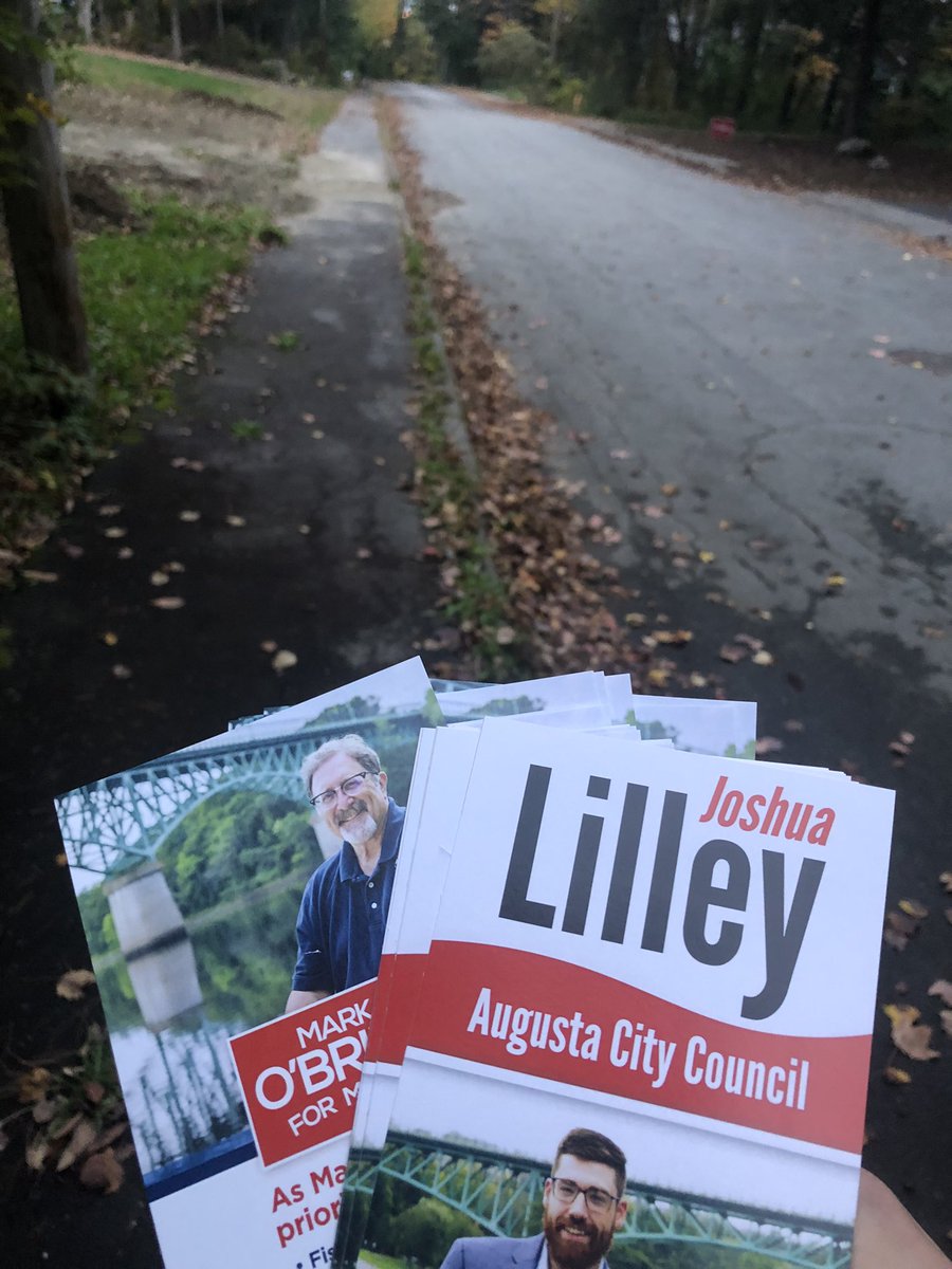 AKregenow's tweet image. It may be getting darker sooner but #TeamMaine gets the job done. Thank you to Sondra Martin and Tom Foy for all your help today! #LeadRight #StartLocal