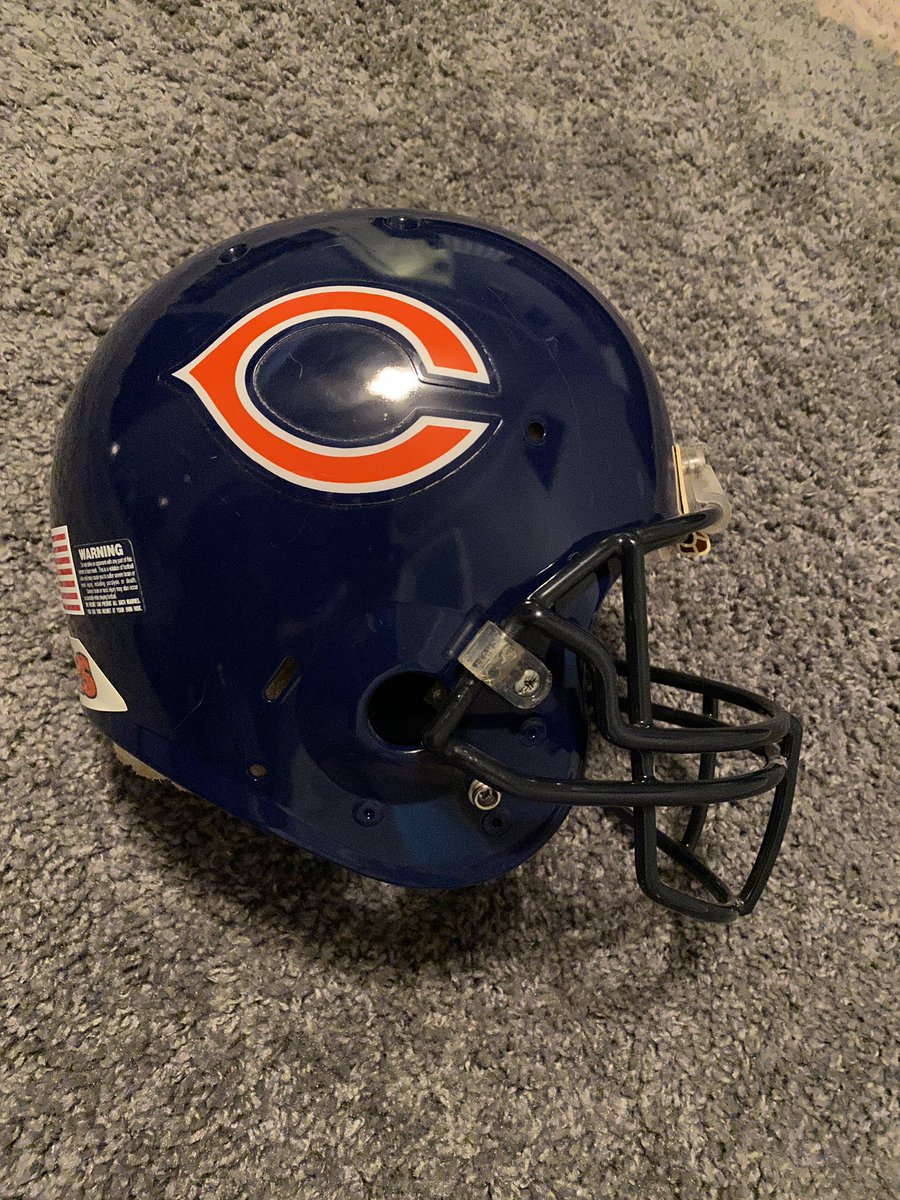 da_staley's tweet image. Anybody interested in a old custom helmet giveaway, thinking about doing something like this every couple months. All you have to do is follow, be a follower and retweet. Looking to hit 1000 followers … it’s a sure thing, I’ll give it away to a Bears fan !

#ChicagoBears