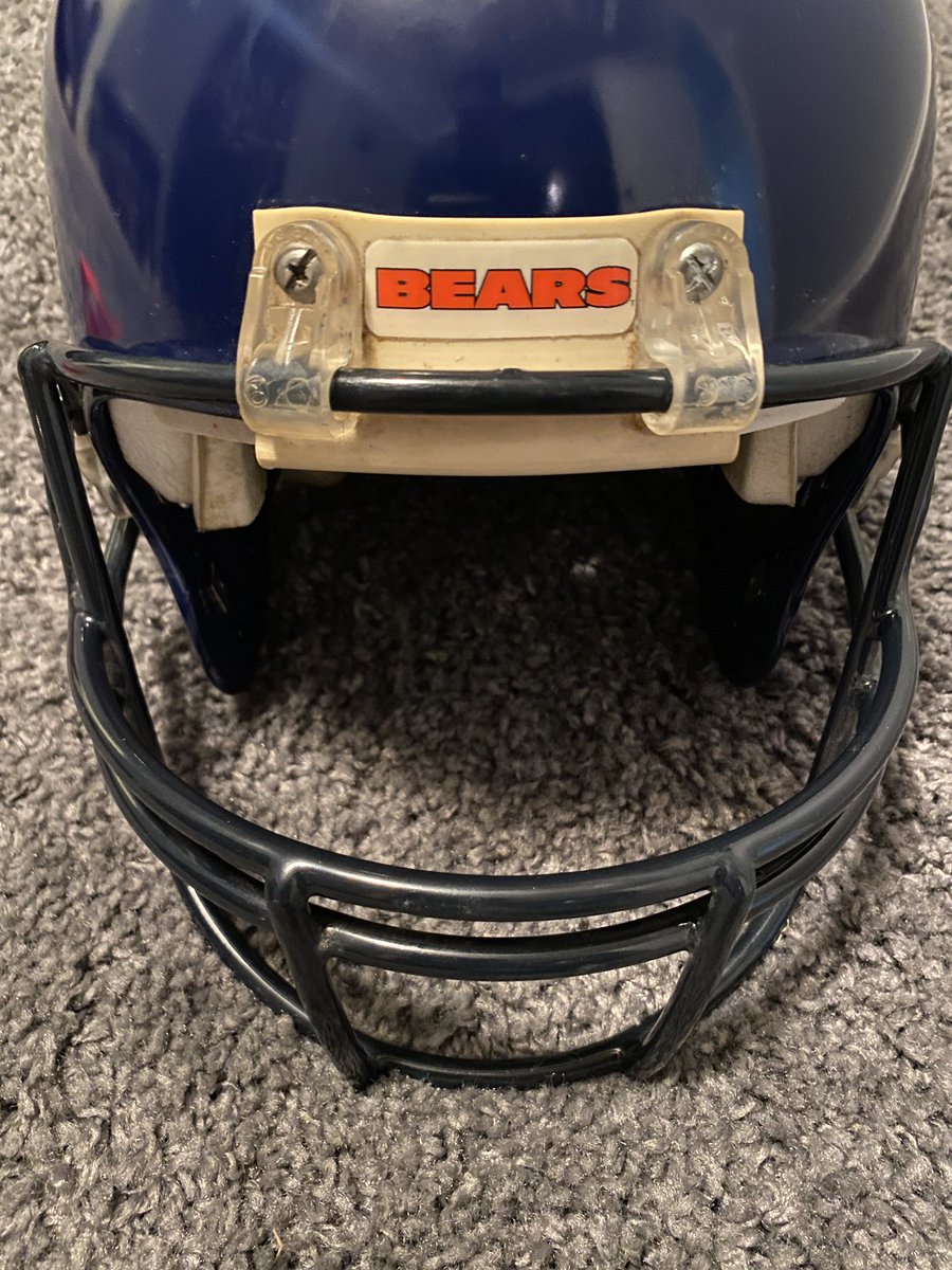 da_staley's tweet image. Anybody interested in a old custom helmet giveaway, thinking about doing something like this every couple months. All you have to do is follow, be a follower and retweet. Looking to hit 1000 followers … it’s a sure thing, I’ll give it away to a Bears fan !

#ChicagoBears