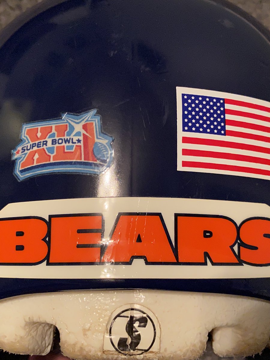 da_staley's tweet image. Anybody interested in a old custom helmet giveaway, thinking about doing something like this every couple months. All you have to do is follow, be a follower and retweet. Looking to hit 1000 followers … it’s a sure thing, I’ll give it away to a Bears fan !

#ChicagoBears