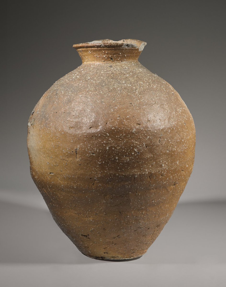 BklynMuseumBot's tweet photo. Large Grain Storage Jar, 14th century https://t.co/IEbDTM1vsb https://t.co/CqyE7a81SH