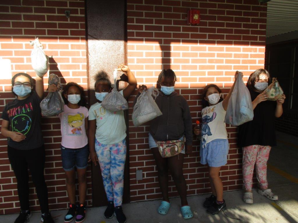 BrevAfterschool's tweet photo. The students at Mims Elementary taking pride in their campus by having a clean up party. #AfterschoolWorks #FL21CCLC #BAS321 #BPS321 https://t.co/9qVaZ4pObv