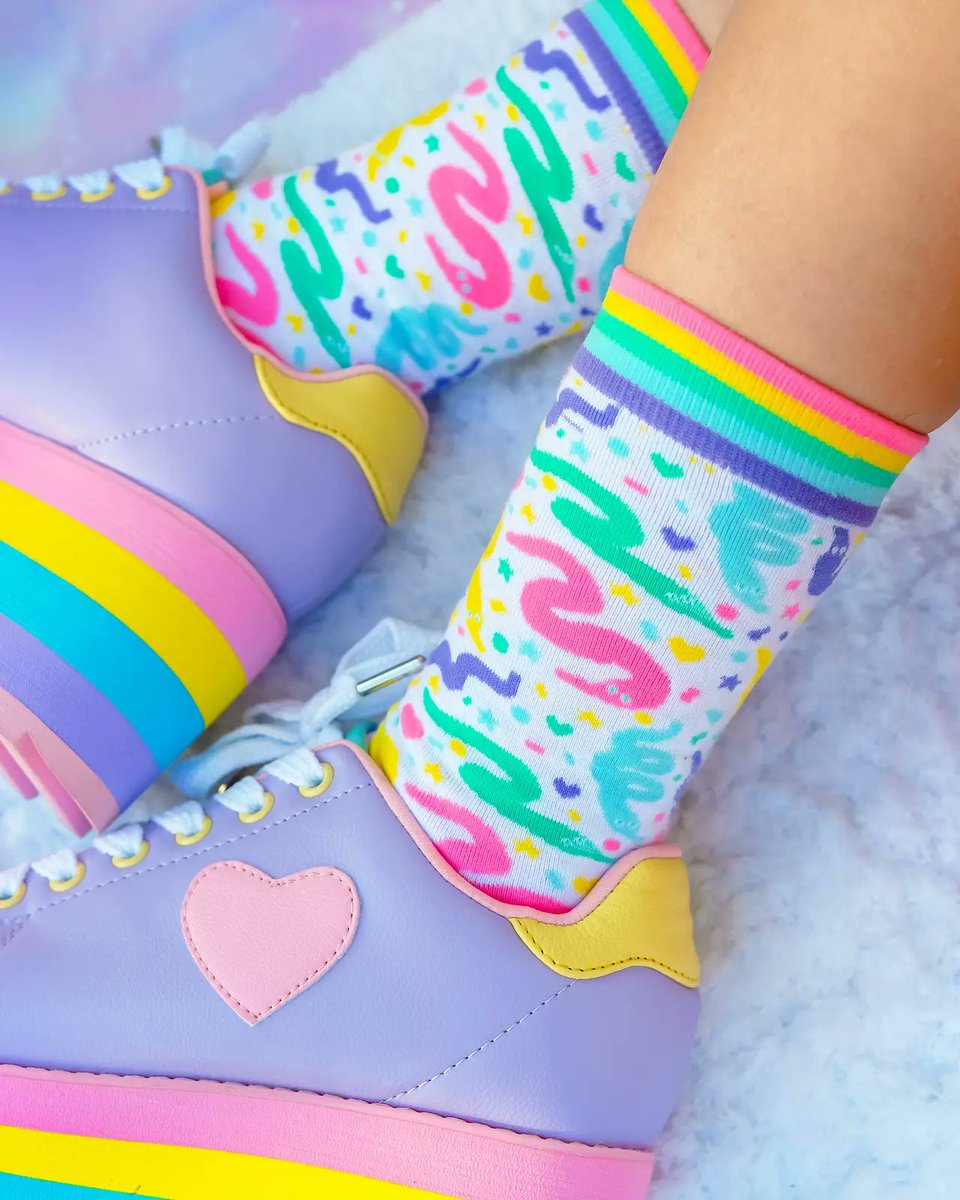 Kammiepompom's tweet photo. https://t.co/3Lr9DQKqA2

Lol I made socks!!! 💜💖PARTY WORMS 💛💙! They are released in my shop now! https://t.co/OmSzbt9Z9l 💖💛💜💙💚💖

💖 #mintymix 💚 #mintymixshop 💙 #partyworms 💜 #wormonastring 💛 #wormoffthestring 💖 #cryptid 💚 #cryptidcore 💙 #rainbowsocks 💜 https://t.co/kVqy5aFD77