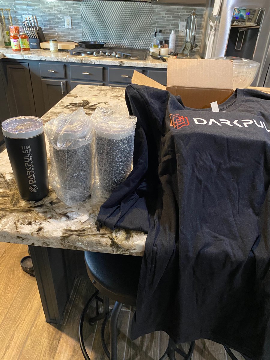 StephenMSommer1's tweet photo. @DennisMOLeary Merch is Outstanding!  #ZILLALIFE https://t.co/ob0zfsQKjV