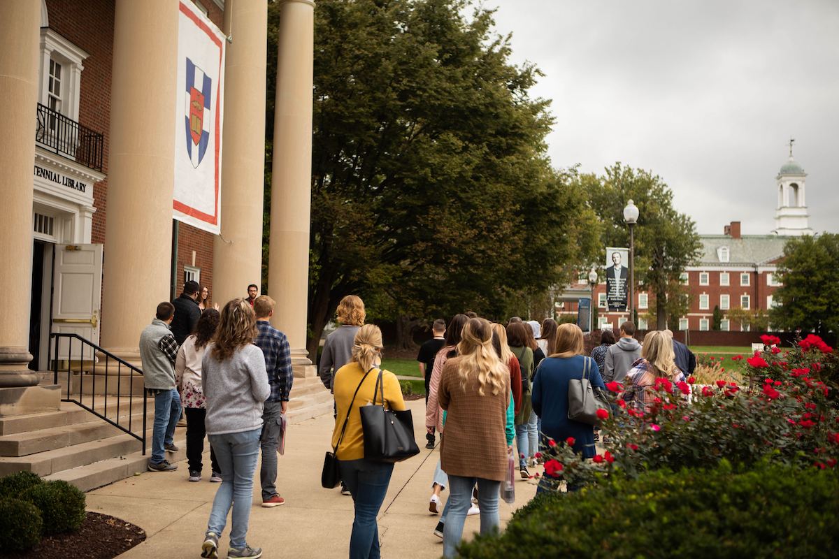 BoyceCollege's tweet photo. We've had the BEST day hosting hundreds of prospective students on campus for #BoycePreview! 

More to come tonight: a Q&amp;A with @albertmohler, dinner with the faculty, a president's dessert reception, a student life bonfire, and more! 

https://t.co/NRzDGvTwMo 

#BoyceCollege https://t.co/LACSM4Uhj3