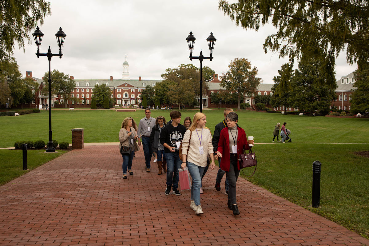 BoyceCollege's tweet photo. We've had the BEST day hosting hundreds of prospective students on campus for #BoycePreview! 

More to come tonight: a Q&amp;A with @albertmohler, dinner with the faculty, a president's dessert reception, a student life bonfire, and more! 

https://t.co/NRzDGvTwMo 

#BoyceCollege https://t.co/LACSM4Uhj3