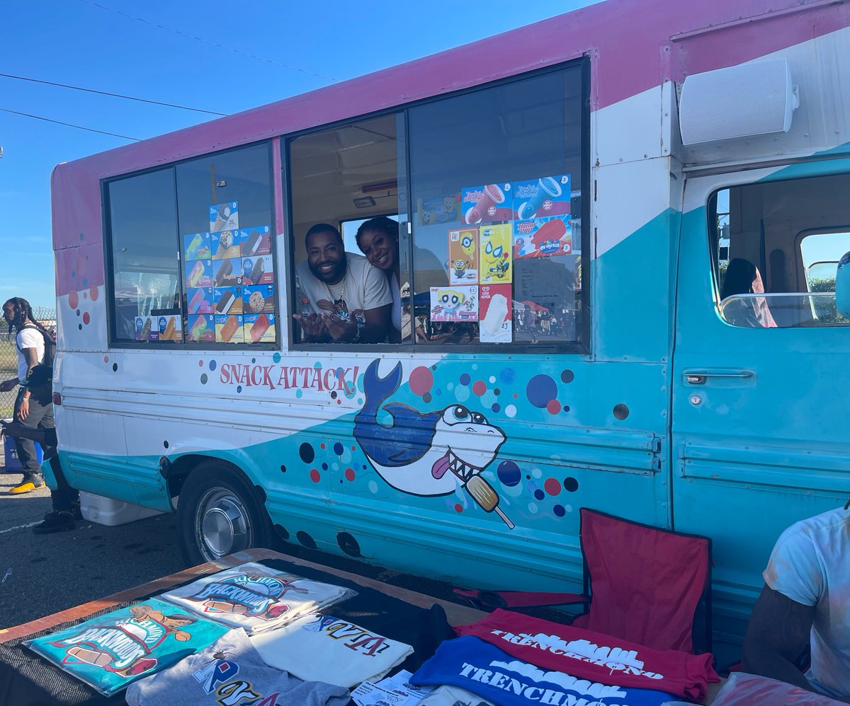 Joe_The_Profit's tweet photo. We back at it 🦈🍦 snackattackrva x theprophecyapparel 👁 last time for the year. #thediamondfleamarket this Halloween 🎃 12-5pm
#icecreamman #rvafashion
#rva #vcu #vuu #uofrichmond #supportblackownedbusinesses #supportlocalbusiness https://t.co/SsrfmKrBHA