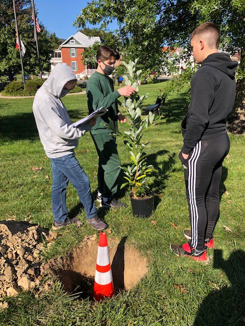TheBannerSchool's tweet photo. Service Education! This week our middle school tested water-quality and planted a native tree -stream buffer along a tributary of Hunting Creek. Working with @ThurmontMD, students chose trees &amp; selected a site to plant. Made possible through a grant from @baytrust #ChesapeakeBay https://t.co/tO2Ia4sw8f