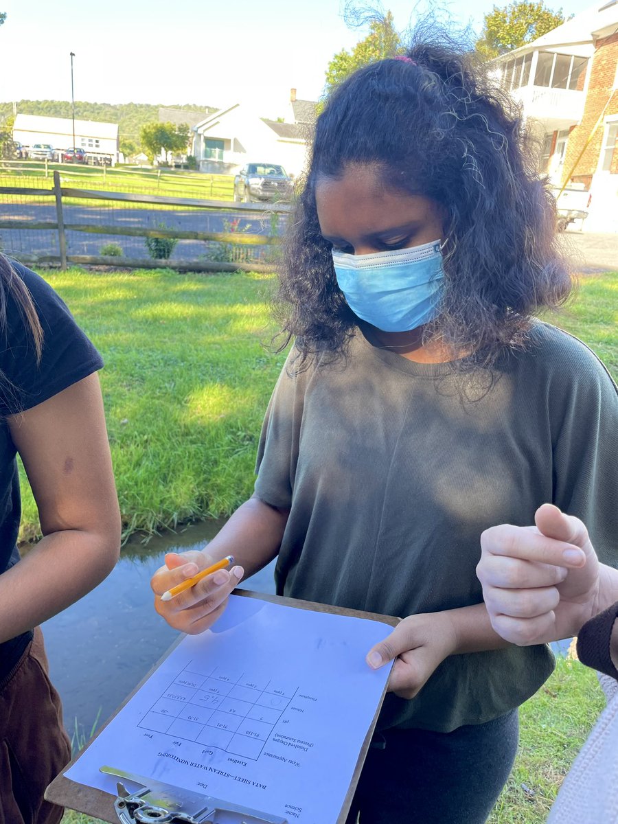 TheBannerSchool's tweet photo. Service Education! This week our middle school tested water-quality and planted a native tree -stream buffer along a tributary of Hunting Creek. Working with @ThurmontMD, students chose trees &amp; selected a site to plant. Made possible through a grant from @baytrust #ChesapeakeBay https://t.co/tO2Ia4sw8f