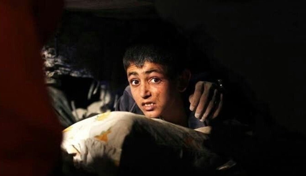 solcugazete's tweet photo. 10 yıl önce bugün, 23 Ekim 2011...

7.2 büyüklüğünde bir depremde,
604 canımızı yitirdik...

Canlarımızı anıyor ve hatırlatıyoruz;
Öldüren deprem değil, öldüren tedbirsizlik ve denetimsizliktir...

#VanDepremi https://t.co/tzGDZ1gFWt