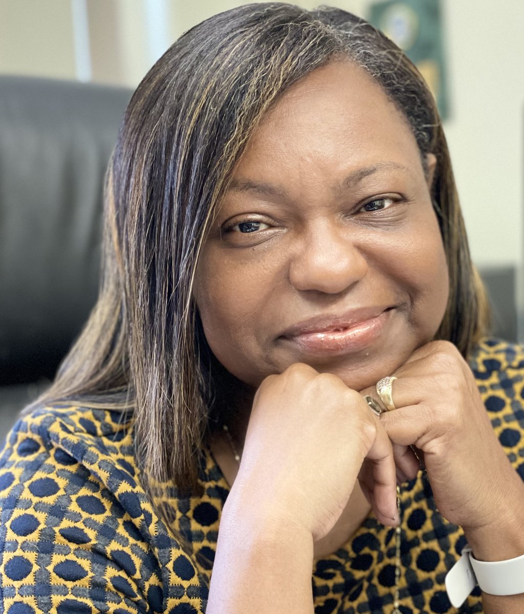 Welcome to #CahnFellows2021 Hazel Roseboro! Throughout her tenure as a teacher and school building leader, she received numerous awards, including The Yvette &amp; Joel Mallah Crystals Heart Award. She is the proud principal of University Heights High School <a href="/NYCSchools/">NYC Public Schools</a> <a href="/UHHSnyc/">University Heights High School</a>