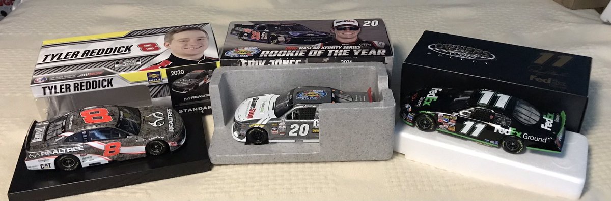 It’s #GIVEAWAY Time!! Let’s spread #AutismAwareness in #NASCAR. 1 person will pick the die cast of their choice. To enter: 1)Retweet 2)Tag 3 @NASCAR fans 3)Follow me Winner picked at 300 retweets.
