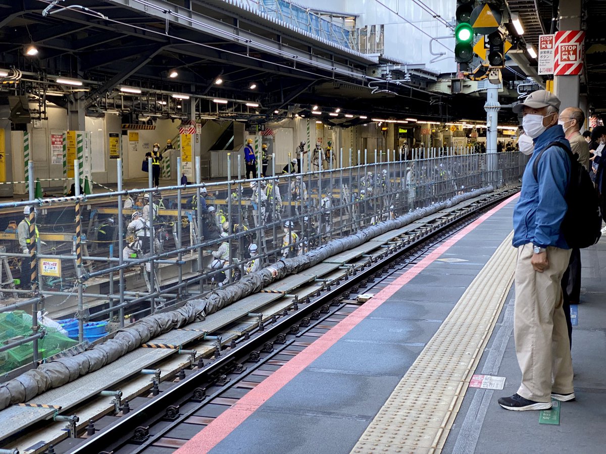渋谷駅に3300人動員して52時間で工事するのは裏でめちゃくちゃ緻密な計画と調整があるんだろうな と想像すると胃が痛くなる Togetter 渋谷駅に3300人動員して52時間で工事するのは裏でめちゃくちゃ緻密な計画と調整があるんだろうな と想像すると胃が痛くなる Togetter