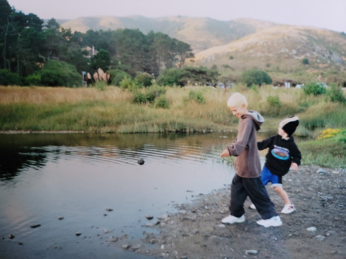 TeamSESH's tweet photo. HAPPY DAY OF BIRTH TO MY BIG BROTHER AND GUARDIAN ANGEL. 
THE MAN BEHIND IT ALL. 
THE REASON I AM ABLE TO DO WHAT I DO. 
LOVE YOU @elliottoconnor 
ME AND YOU FOREVER. https://t.co/KY3IEYsbvV