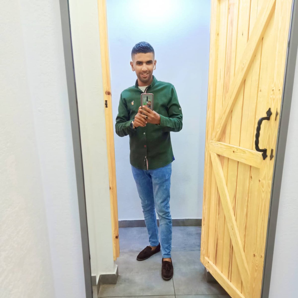 يُساق لك شخص من أقصى الدنيا، نقي لا تعرف كيف التقيته ولا متى تحدثت إليه أول مرة، مجرد نعمة صادفتها يوماً وبقيت معك دائما♥️..."