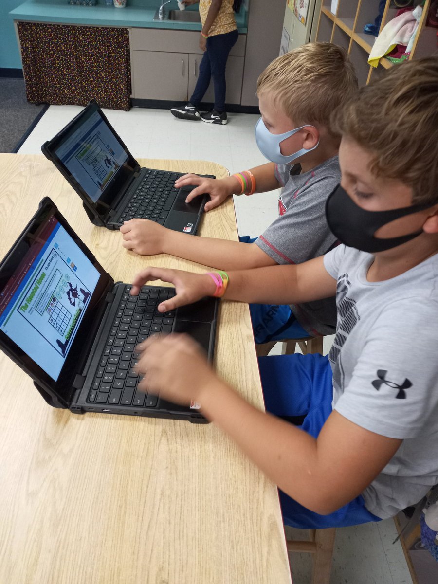 BarnhartPrice4's tweet photo. Students collaborating to escape a haunted house through various math challenges. @WeatherstoneES https://t.co/n985PpzQ2v