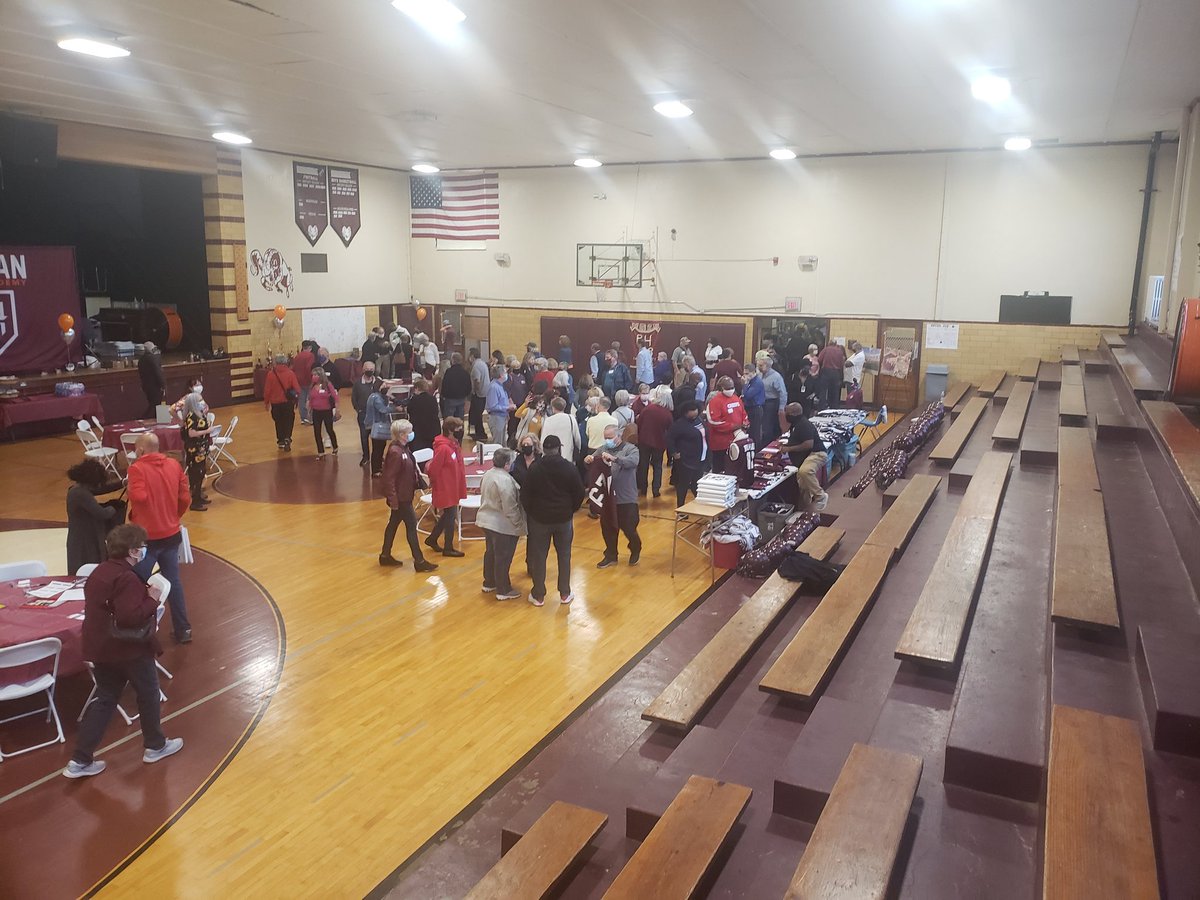 DrStrickland06's tweet photo. Special event for the Hogan "Ram Fam" Alumni...several former classes & 100s of people...thanks for giving us such a rich legacy...the new Hogan is going to make you proud #DoAmazing https://t.co/r218kp7jUj