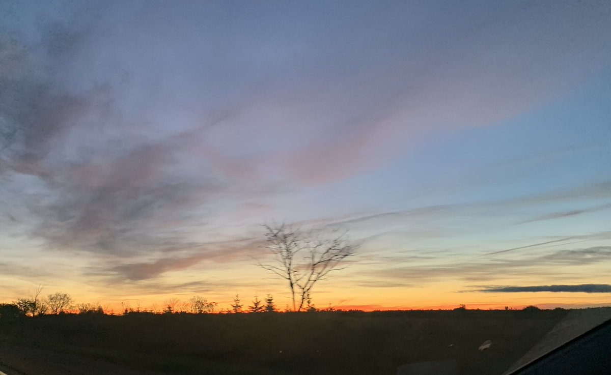 Rini_Ilango's tweet photo. During my drive to Stratford today for my last #emerg shift of my elective. 

I met such lovely docs who guided me and gave me such good feedback. Looking forward to eventually doing an elective there! https://t.co/SBuNTPkd3s