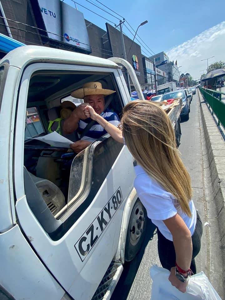 cataolavarria's tweet photo. Gran jornada hoy en Plaza de #Maipú. Conversando con los vecinos sobre las necesidades de una comuna que cada día crece más 🙌🏻
#TúSíMeImportas #Distrito8 #AA62 https://t.co/VlpUPmNXOh