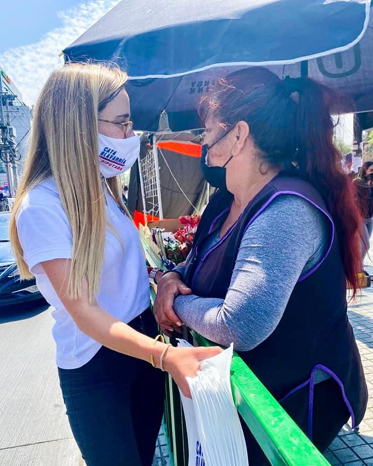 cataolavarria's tweet photo. Gran jornada hoy en Plaza de #Maipú. Conversando con los vecinos sobre las necesidades de una comuna que cada día crece más 🙌🏻
#TúSíMeImportas #Distrito8 #AA62 https://t.co/VlpUPmNXOh
