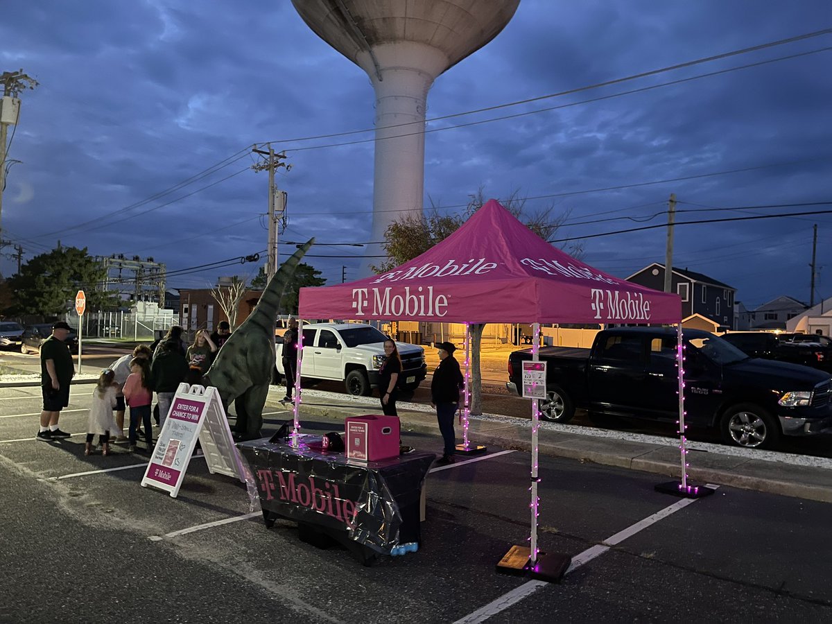 HernandoRicoJr's tweet photo. Great time at our Brigantine First Responder event!! Thank you Captain Frugoli for allowing @TMobile @VagabondAC and our Dino ๐ฆ buddies to participate!! #SMRA #EggHarbor #Aces #GSD #HTE #FirstResponders #DinoStroll @joegiannone1018 @ChappyCLT @tglover187 https://t.co/Yo5wjZYh7C