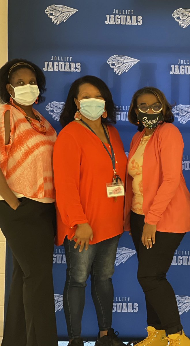 JolliffMiddle's tweet photo. 2021- takes a TEAM-Today, couns. provided relevant lessons in classes that needed a sub! Helping Ss & subbing for Ts! Thank you couns.! Thank you SRO Warren @ChesapeakePD for adding the legal info & answering ❓! #happySROweek #ourSROrocks #ourcounselorsJAM #engageCPS https://t.co/djLuQLxyZy