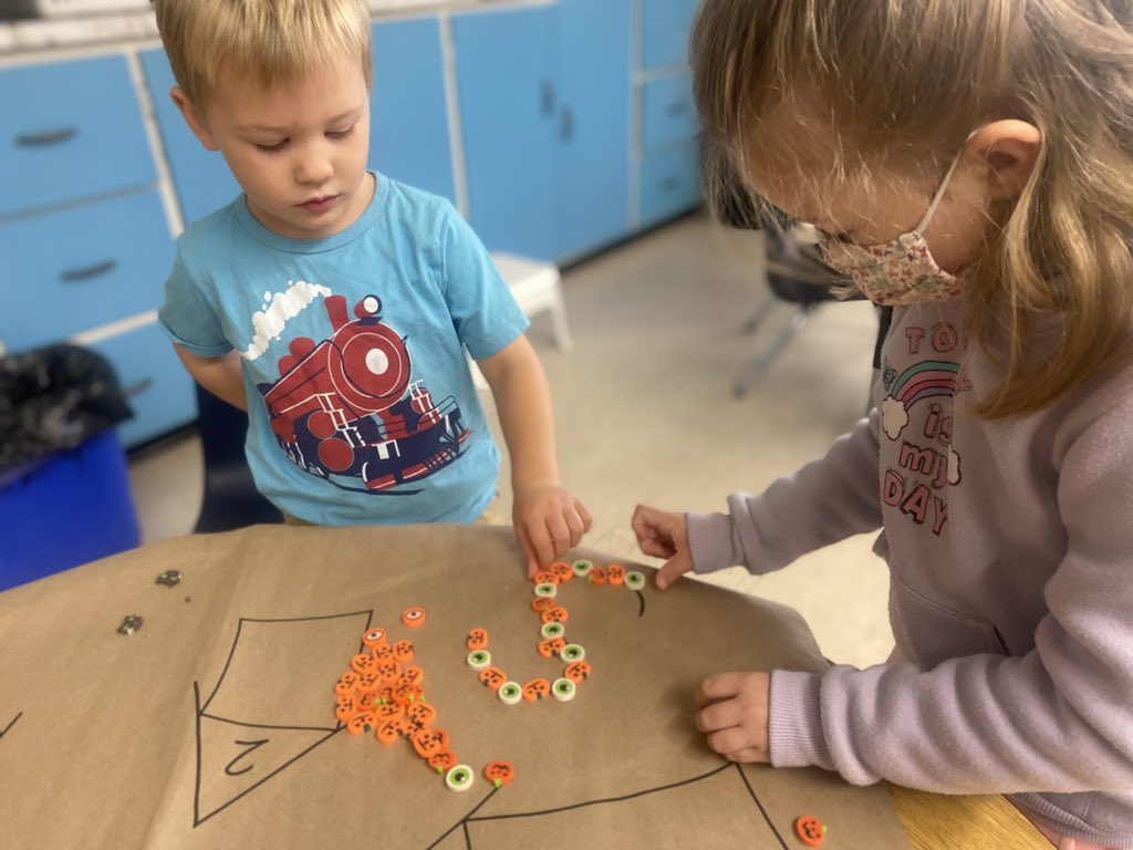 B_DelleMonache's tweet photo. K4 had a very busy Friday with number bingo, letter hunting and patterns! @PEWelland https://t.co/jhgOM6yQeY