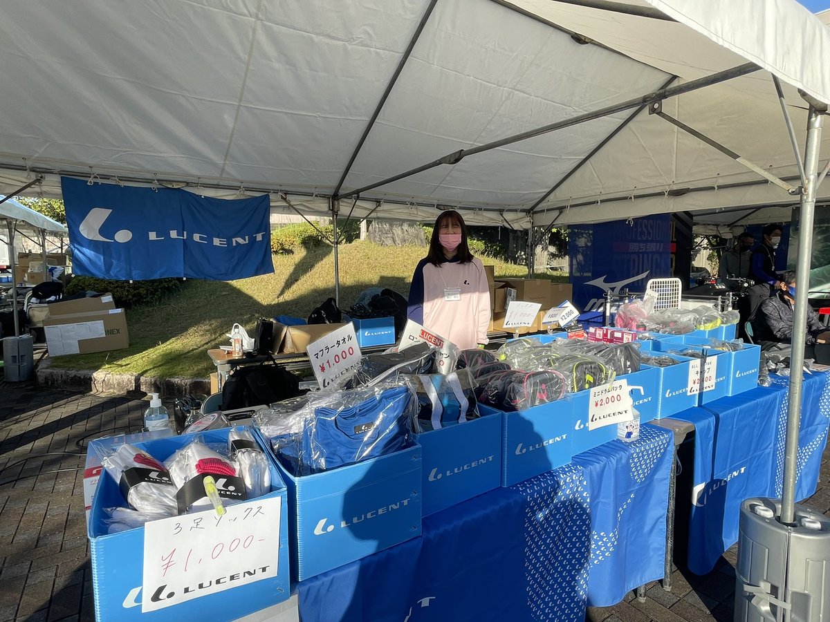 softtennis_on's tweet photo. 各ブースでは
メーカースタッフさん達が
選手たちのサポートを
してくださる準備を
してくださっております
#DUNLOP
#KENKOBALL
#LUSENT
【#三重とこわかソフトテニス2021】 https://t.co/A3zykbYqcB