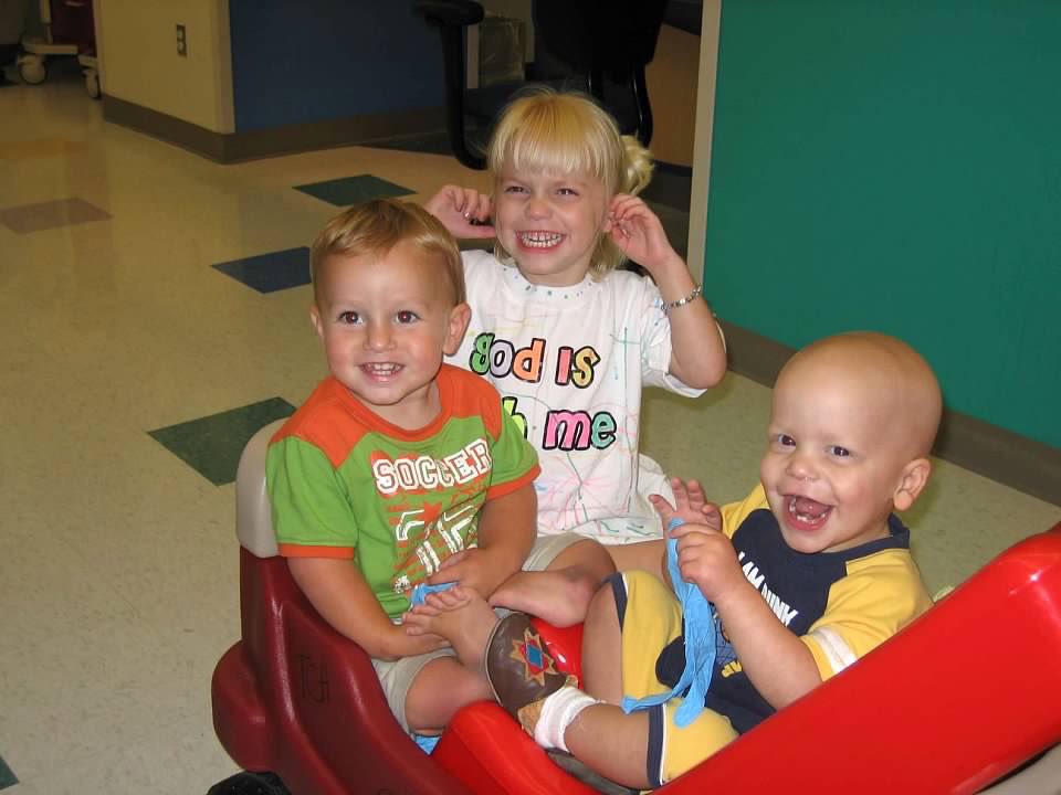 kerduncschae's tweet photo. @MichaelBerrySho @calderqb15 has a heart as big as Texas! This is Calder with his cousins at TCH while Malachi had cancer treatments. Malachi passed away but Calder plays for Malachi every game!!! @BigLoveCancer #dontneedtwo https://t.co/S4hoXxyfe0
