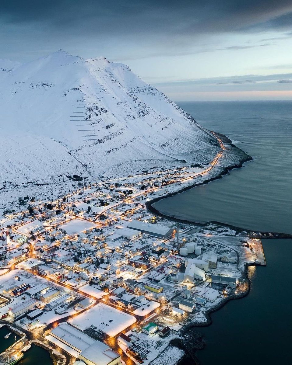 Arctic Dawn. ❄️🇮🇸
📍Iceland
📸: <a href="/jan_dancak/">Jan Dancak</a>  |  IG