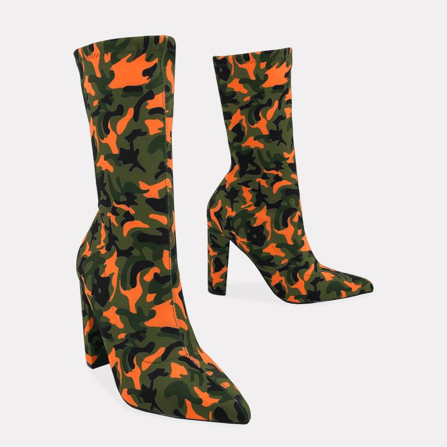 ⚠️ ADVERTENCIA: ¡Con estas botas será imposible pasar desapercibida! ¿Te atreves?
.
Style: Elmar Camuflaje 🧡💚
.
#myshoesmexico #amoloszapatos #zapatos #zapatosmujer #myshoesmx #botines #botas #shoes #zapatosmujer #bootslover #adictaaloszapatos #tiendaonline #shoestagram