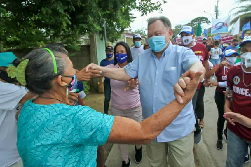 1MairaRodriguez's tweet photo. Gracias a mis vecinos #ElEspinal por su contundente respaldo, junto a @MorelRodriguezA vamos hacia el #Progreso  nuestra victoria es indetenible, no hay vuelta atrás, el otro candidato debe retirarse y sumarse sin reservas! Esta es la verdadera #UnidadPopular https://t.co/4OeiwGb5nF