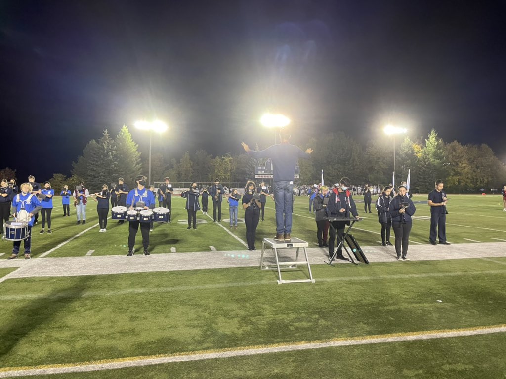 NFMSBand's tweet photo. National Anthem on the field! #bandkidsarethebestkids #crossovernight https://t.co/RjFZXfcxyU