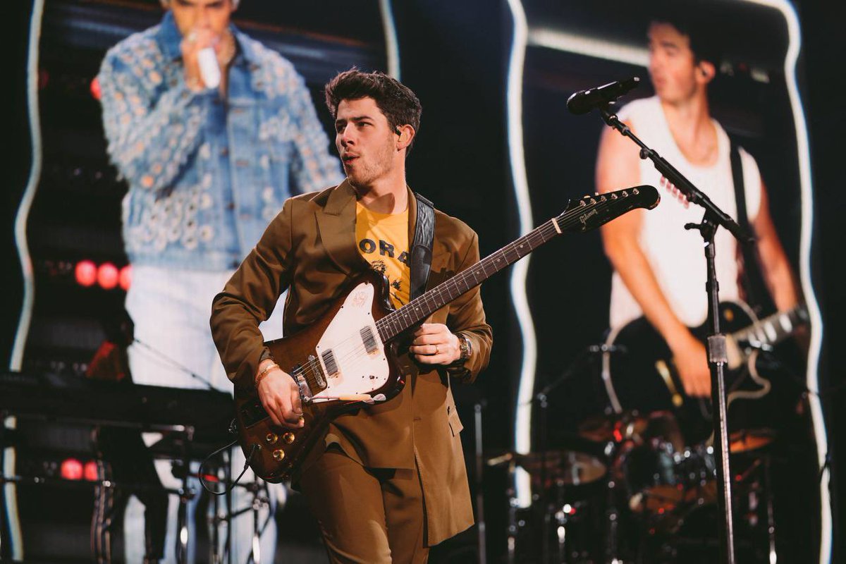 jonasbrothers's tweet photo. Few photos from last night’s show in Arkansas. We’ve got Dallas tonight and Houston tomorrow! Let’s go!! #RememberThisTour https://t.co/wPxybTesq8