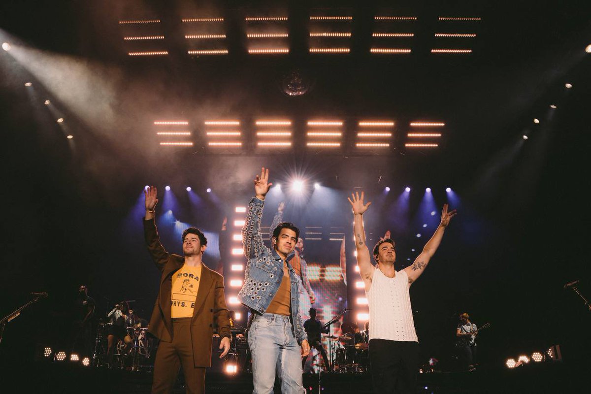 jonasbrothers's tweet photo. Few photos from last night’s show in Arkansas. We’ve got Dallas tonight and Houston tomorrow! Let’s go!! #RememberThisTour https://t.co/wPxybTesq8