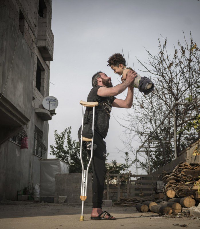 Aron Lund (@aronlund) on Twitter photo Turkish photographer Mehmet Aslan has won “photo of the year” at the Siena International Photo Awards 2021 with this picture of a Syrian refugee boy and his father in Reyhanli, Turkey. petapixel.com/2021/10/21/emo… via <a href="/Saeed_Alnahhal/">Saeed Alnahhal</a> Turkish photographer Mehmet Aslan has won “photo of the year” at the Siena International Photo Awards 2021 with this picture of a Syrian refugee boy and his father in Reyhanli, Turkey. petapixel.com/2021/10/21/emo… via <a href="/Saeed_Alnahhal/">Saeed Alnahhal</a>