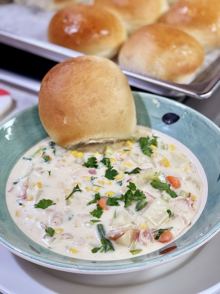 ChefBryan's tweet photo. Not a fan of clams? Try this delicious chowder version with bacon and corn. It’s the perfect idea for fall dinner with family and friends. https://t.co/P36Q5LVaww #chefbryan #cookingwithchefbryan #baconcornchowder https://t.co/wgQceQv8Yb